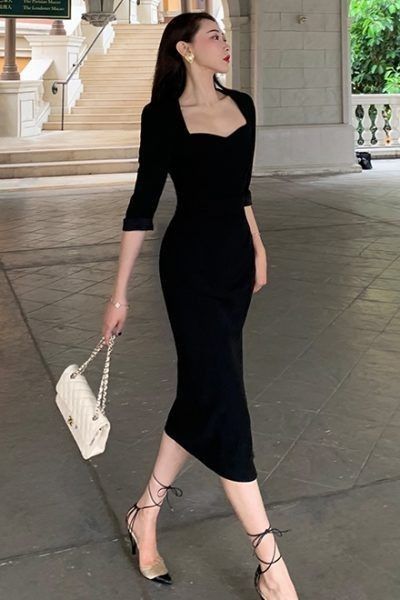 Classy Elegant Gown, Classy Dress Outfits Elegant, Black Classy Dress Formal, Korean Black Dress Formal, Elegant Fitted Dresses Classy, Pretty Black Dresses Classy, Womens Modest Dresses, Classy Fitted Dresses, Classy Modest Dresses Formal