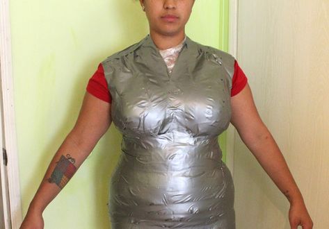 Duck Tape Dress, Duct Tape Clothes, Mannequin Diy, Duct Tape Dress, Dress Tape, Crafty Gemini, Duct Tape Flowers, Duct Tape Wallet, Wallet Tutorial