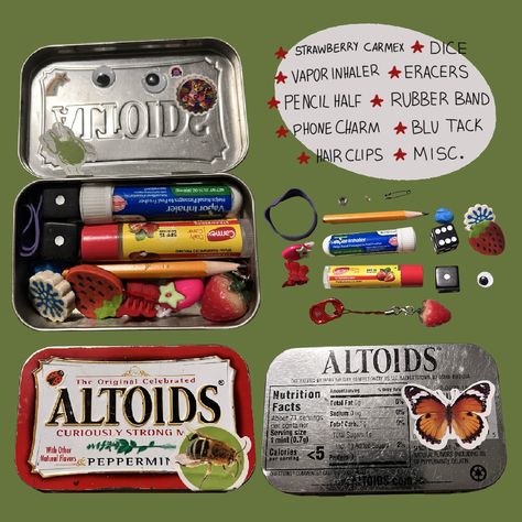 Things To Make With Altoid Tins, Empty Altoid Tins Ideas, What To Put In An Altoids Wallet, Altoid Tin Ideas Outside, Altoids Wallet Background, Altoid Tin Gift Ideas, Diy Altoid Wallet, What To Put In Altoid Wallets, Altoid Wallet Tutorial