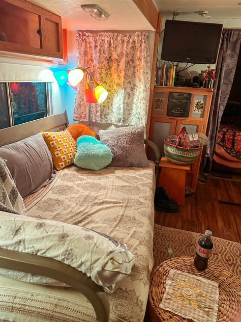 Bedroom Camper Ideas, Camper Room Ideas, Small Rv Decorating Ideas, Caravan Bedroom, Camper Decor Ideas, Camper Decorating Ideas, Camper Aesthetic, Rv Decorating Ideas Rv Interior, Rv Decorating Ideas