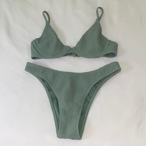 NWOT hollister bikini Hollister Swimwear, Hollister Bikinis, Funky Fits, Safe Green, Italy Outfits, Cute Bikinis, All About Fashion, Summer Wardrobe, Green Color