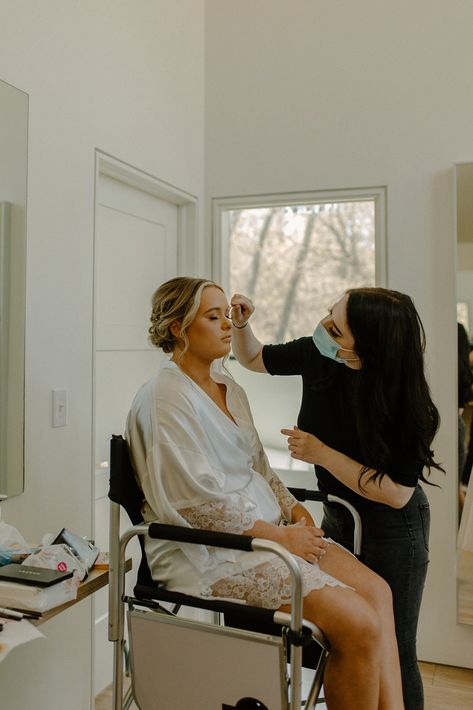 Getting Ready Wedding Photos Makeup, Bride Getting Ready Photos Makeup, Bridal Makeup Artist Aesthetic, Bride Getting Makeup Done, Wedding Photo Makeup, Getting Makeup Done, Cosmetology Aesthetic, Bride Getting Makeup Done Photography, Bride Getting Ready Photos Mirror