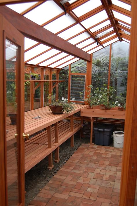 Interior of the 12x16 Garden Deluxe greenhouse. Roof has white twin wall thermal option Gardener Design, Serre Diy, Simple Greenhouse, Oasis Home, Backyard Gardens, Garden Paradise, Gardens Ideas, Greenhouse Shed, Gardening Design