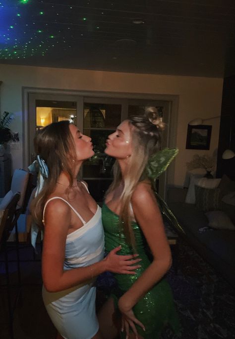 Wendy And Tinkerbell, Wendy Tinkerbell, Wendy Costume, Neverland Peter Pan, Recreate Photos, Peter Pan Wendy, Peter Pan Costume, Halloween Fits, The Olsen Twins