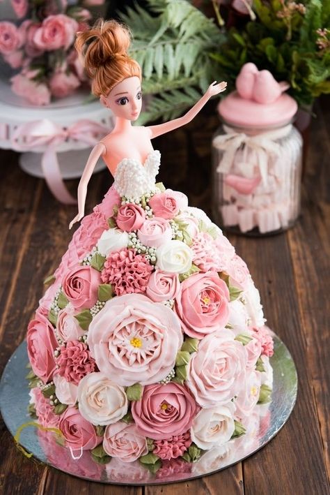 10 Stunning Barbie Cake Designs to Amaze Your Little Princess Barbie Movie Cake, Barbie Doll Cake Ideas, Girls Barbie Birthday Party, Princess Dress Cake, Barbie Cake Designs, Barbie Themed Cake, Barbie Dress Cake, Doll Cake Designs, Princess Doll Cake