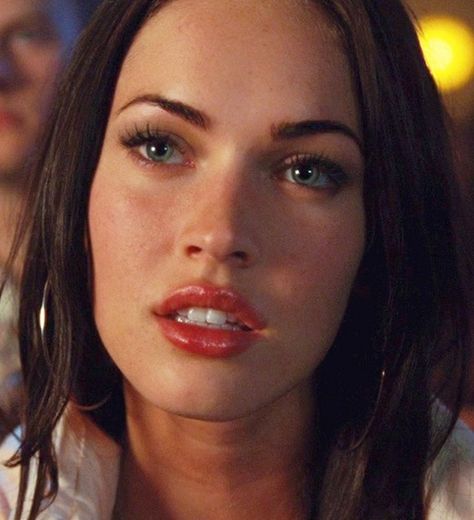 𝙼𝚎𝚐𝚊𝚗 𝙵𝚘𝚡 on Instagram: “💙” Gangsta Barbie, Megan Fox Face, Megan Fox Jennifer's Body, Megan Fox Makeup, Jennifer’s Body, Jennifer Check, Jennifer's Body, Make Up Inspo, Body Makeup