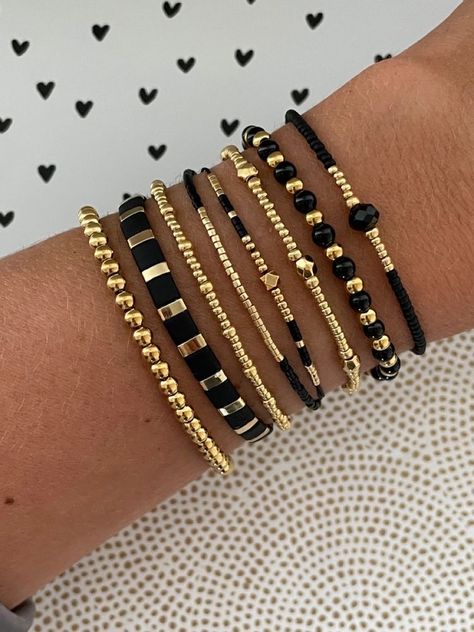 Stretch Beaded Bracelets Diy, Diy Armband, Beaded Necklace Diy, Diy Bracelet Designs, Beads Bracelet Design, Jewelry Accessories Ideas, Gold Bracelets, Homemade Jewelry, Handmade Wire Jewelry