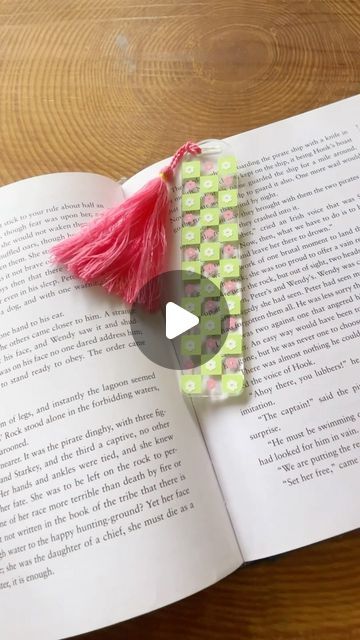 Cricuit Ideas Diy Projects, How To Make A Bookmark, Bookmark Svg, Caluya Design, Diy Bookmark, Come Soon, Do You Know Me, Diy Bookmarks, How To Make Bookmarks