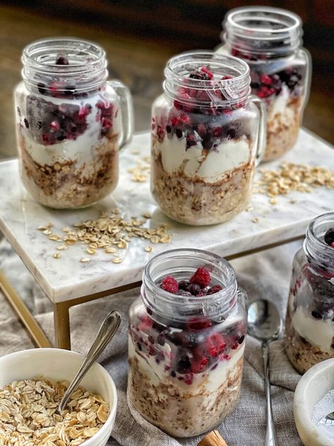 Berry Medley, Oats With Milk, Oats Yogurt, Oats With Yogurt, Overnight Oats With Yogurt, Soy Yogurt, Yogurt Parfaits, Oat Recipes Healthy, Quick Bites