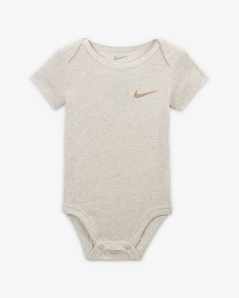 Baby Nike Outfits, Casual Nike Onesie For Playtime, Nike Baby Girl Outfits, Baby Clothes Nike, Baby Nike Socks, Baby Clothes Nike Girl, Nike Baby Clothes, Baby Girl Nike, Baby Nike