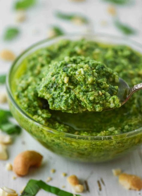 This cashew pesto is nutty with a hint of tartness and can be prepared in just 5 minutes while used in so many ways - from pasta to spreads to dips. #cashewpesto #pesto #sauce | chiselandfork.com Cashew Pesto Recipe, Buttermilk Salad Dressing, Lemon Pesto Pasta, Pesto Wrap, Cashew Pesto, Pesto Sauce Recipe, Cream Cheese Pasta, Homemade Pesto Sauce, Garlic Uses