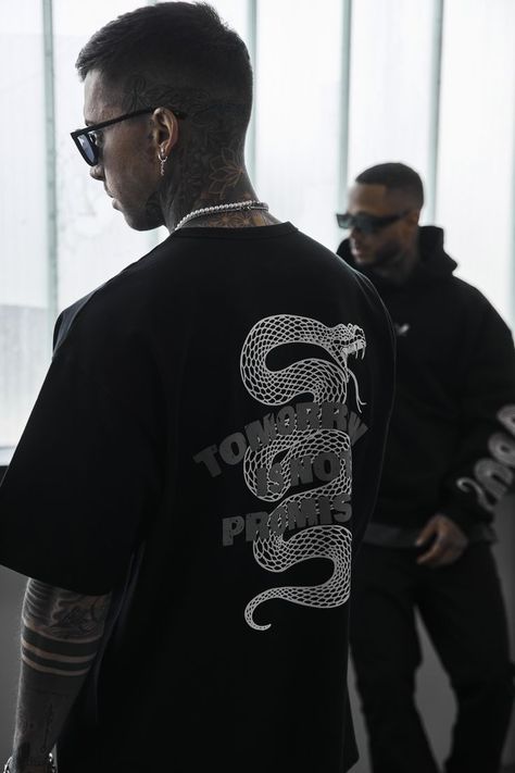 Snake Streetwear Design, Snake T Shirt Design, Snake Tshirt Design, T Shirt Oversized Outfits Men, Streetwear Design Ideas, Streetwear Oversized Shirt, Streetwear Hoodie Design, Oversized Outfit Men, Snake Tshirt