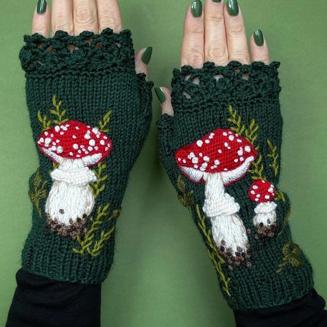 Mushroom Fingerless Gloves, Goblincore Gloves, Etsy Aesthetic Clothes, Mushroom Sweater Pattern, Mushroom Crochet Ideas, Mushroom Gloves, Knitting Mushroom, Mushroom Knitting, Mushroom Scarf