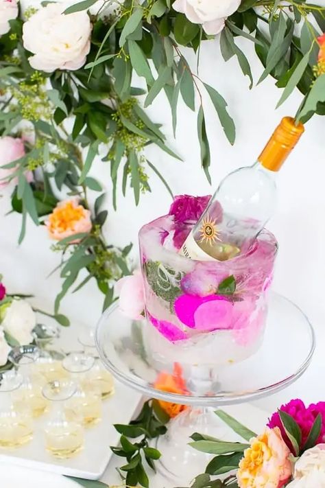 Diy Ice Bucket, Floral Ice Bucket, Ice Party, Floral Ice, Freeze Ice, Flower Ice, Ice Wine, Wine Bucket, Diy Wine