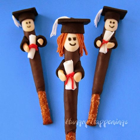 Pretzel Pop Graduates Decorated Pretzels, Pretzel Pops, Graduation Party Desserts, Graduation Treats, Graduation Party Food, Graduation Desserts, Pretzel Treats, Dipped Pretzels, Graduation Party Foods