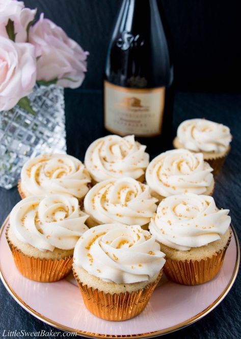 Champagne Buttercream, Boozy Cupcakes, Champagne Cupcakes, Champagne Cake, Gold Sprinkles, Cupcake Flavors, Cupcake Recipes, Yummy Cakes, Baking Recipes