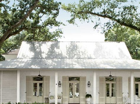 Southern Paint Colors, River House Exterior, Classic Southern Home, Southern Design, Casa Country, Casas Coloniales, Southern Homes, House With Porch, River House