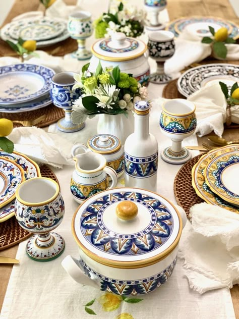 Italian Bowls Dinnerware, Dinnerset Dinnerware Sets, Italian Dinnerware Sets, Blue And White Theme Party, Italian Dishware, Mediterranean Dinnerware, Italian Decorating Ideas, Mediterranean Table Setting, Italian Kitchen Aesthetic