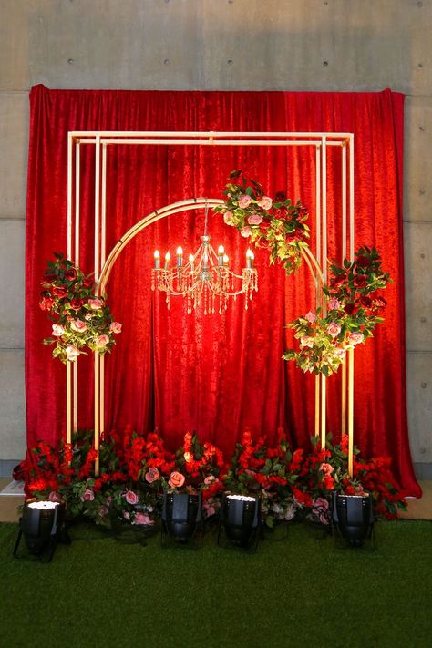 Stage Decoration Photos, Booth Decoration, Leaf Decor Wedding, Indian Wedding Decorations Receptions, Engagement Stage Decoration, Reception Stage Decor, Simple Stage Decorations, Night Wedding Decor, Photo Booth Backdrop Wedding