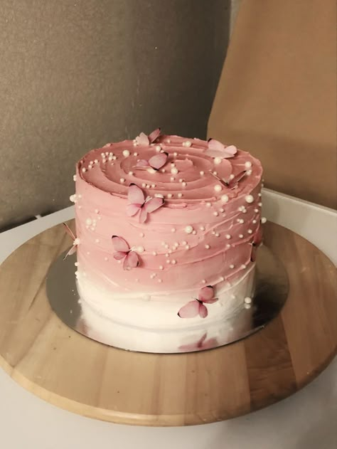 Shaded Cake Designs, Aesthetic Cake Designs Birthday, Birthday Esthetics, Small Pink Cake, Birthday Cake Inspo Aesthetic, Cute Pink Birthday Cake, Cake Decorating Aesthetic, Mini Cakes Aesthetic, Birthday Cake Round