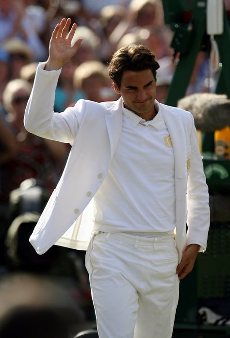 Roger Federer wins Wimbledon 2007 Bronze Outfit, Wimbledon Outfit, Roger Fedrer, Federer Wimbledon, Mirka Federer, Wimbledon 2023, Wimbledon Fashion, Tennis Party, Tennis Whites