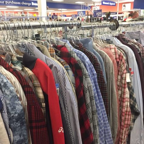 A Guide to Buying Vintage Flannel Shirts at Thrift Stores and on eBay – Comma Vintage: Blog Thrift Store Outfits, Vintage Flannel Shirt, Tall Men Clothing, Vintage Blog, Vintage Flannel, Flannel Shirts, Fashion For Men, Men Street, Thrift Stores