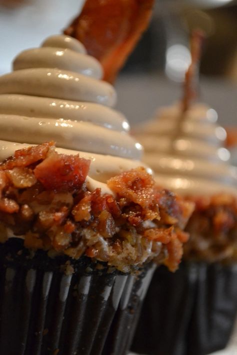 As Sir Wes says- "Bacon Makes Everything Better" Vanilla Lemonade, Maple Bacon Cupcakes, Bacon Desserts, Bacon Chocolate, Bacon Cupcakes, Novice Chef, Cupcakes Vanilla, Bakery Treats, Chocolate Bacon