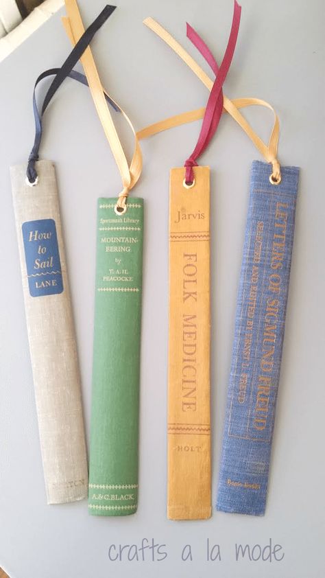 Diy Vintage Books, Upcycled Books Crafts, Diy Old Books, Bookmark Diy, Old Book Crafts, Penanda Buku, Desain Pantry, Book Page Crafts, Upcycle Books