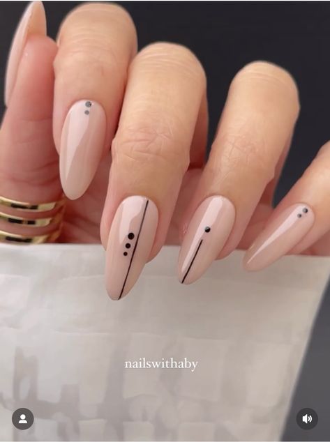 Boho Manicure Ideas, Gel Nails With Lines, Neutral Nails With Black Design, Neutral Almond Nails With Design, Nail With Line Design, Nude With Black Nails, Nude Black Nail Designs, Line Art On Nails, Nude And Black Nails Almond