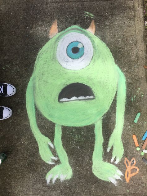 What To Draw With Chalk Easy, Chalk Doodles Sidewalk, Cool Things To Draw With Chalk, Chalk Art Disney Characters, Disney Chalk Art Easy, Cartoon Chalk Art, Character Chalk Art, Chalk Art Characters, Stuff To Draw With Chalk