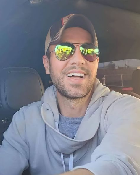 Enrique Iglesias, Cha Eun Woo, Keanu Reeves, Mirrored Sunglasses Men, Oakley Sunglasses, Mirrored Sunglasses, Mens Sunglasses, Quick Saves