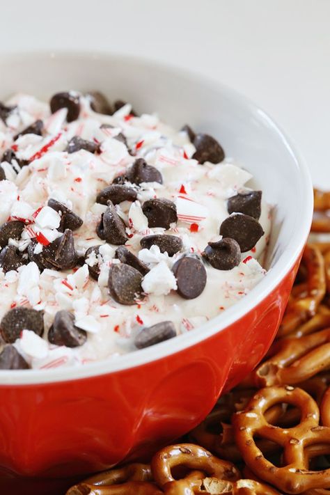 Candy Cane Dip, Peppermint Cheesecake Dip, Chocolate Peppermint Cheesecake, Cheesecake Dip Recipe, Delicious Dips, Peppermint Cheesecake, Delicious Dips Recipes, Peppermint Brownies, Christmas Delights