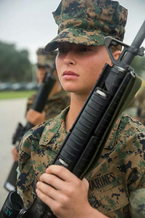 Lady Marines Paris Island Us Marine Corps Uniforms, Women Marines, Police Prayer, Marine Graduation, Marine Corps Uniforms, Marine Special Forces, Marines Girl, Once A Marine, Parris Island