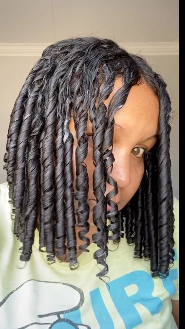 Coil Curls, Finger Coils, Curly Bangs, Hair Coils, Spiral Curls, Natural Hair Styles Easy, Natural Beauty Tips, Curly Hairstyles, Curly Girl