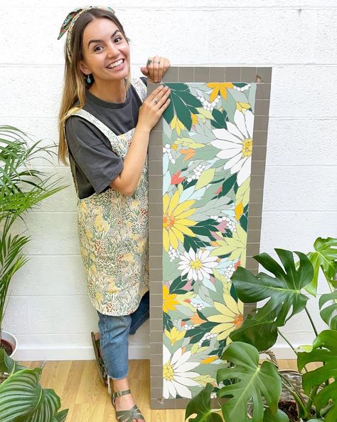 Jazzy Floral Panel - A bespoke commission | Domestika Flowers And Cats, Mosaic Art Diy, Mosaic Kits, Floral Mosaic, Mosaic Art Projects, Modern Mosaics, Gift Cards & Certificates, Mosaic Artwork, Mosaic Wall Art