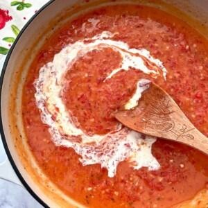 Homemade Tomato Gravy Recipes, Homemade Tomato Gravy, Southern Tomato Gravy, Tomato Gravy Recipe Southern Easy, Homeade Gravy, Tomato Gravy Recipe Southern, Tomato Gravy Recipe, Homemade Gravy Recipe, Red Gravy