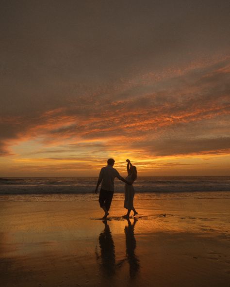 Julia and wade #photoshoot #fyp #hawaii #california | TikTok Maine Couple Aesthetic, Image Couple Amoureux, Couple Dancing Aesthetic, Evermore Taylor Swift, Oahu Photographers, Image Couple, Dancing Aesthetic, Couple Dancing, Photo Couple