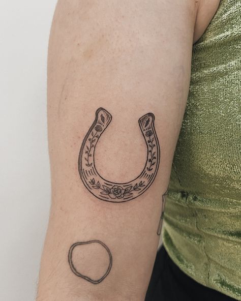 Matching Horse Shoe Tattoos, Horseshoe Tattoo Placement, Cowboy Traditional Tattoo Flash, Trad Horse Shoe Tattoo, Western Horseshoe Tattoo, Good Luck Horseshoe Tattoo, Horseshoe Elbow Tattoo, Floral Horseshoe Tattoo, Country Flash Tattoo