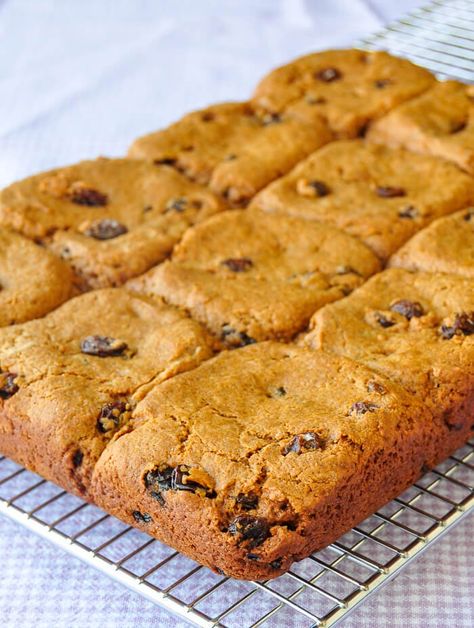 Recipes With Raisins, Raisin Tea Buns, Molasses Buns, Tea Buns, Best Scone Recipe, Newfoundland Recipes, Molasses Recipes, Raisin Recipes, Rock Recipes