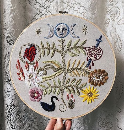 ₜₑₛₛₐ (@tessa_perlow) • Instagram photos and videos Wool Thread Embroidery, Embroidery Tree Of Life, Tessa Perlow Embroidery, Freestyle Embroidery, Fashion Embroidery, Embroidery Tree, Simple Embroidery Ideas, Teen Sewing Projects, Tessa Perlow