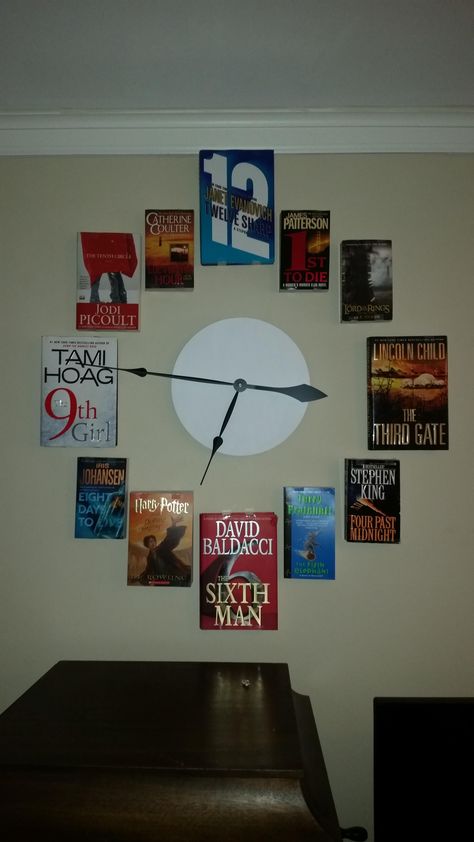 THis is so freaking genius, and I want it NOW!!!  Book O'Clock - Album on Imgur Book Clock, White Clocks, Family Diy, Book Wall, Cottage Ideas, Library Displays, Bright Ideas, Book Display, Diy Book