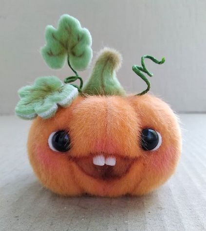 EPBOT: 9 Artists Keeping It Sweet & Spooky This Halloween Galletas Halloween, Halloween Felt Crafts, Halloween Creatures, Teddy Bear Sewing Pattern, Ideas Navidad, Needle Felting Diy, Felt Halloween, Halloween Toys, Halloween Goodies