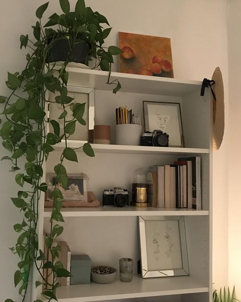 Ikea Apartment, Ikea Apartments, White Bookshelves, Uni Room, Redecorate Bedroom, Future Room, Minimalist Room, Room Design Bedroom, Room Makeover Bedroom