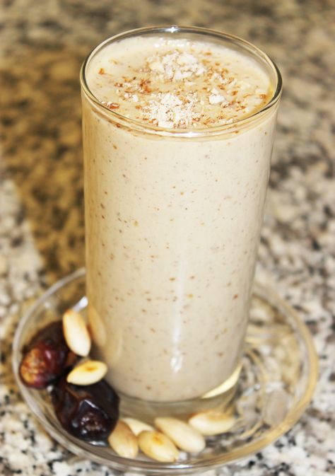 Date Milkshake, Date Smoothie Recipes, Moroccan Breakfast, Milkshake Smoothie, Ramadan Dates, Morocco Food, Moroccan Arabic, Persian Cuisine, Dairy Drinks