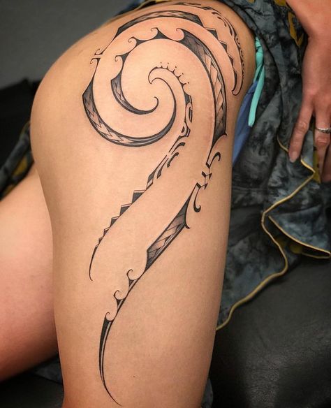 Celtic Hip Tattoo, Leg Maori Tattoo, Women Tattoo Placement, Maori Tattoo Frau, Hip Tattoo Ideas, Side Tattoos Women, Hip Tattoo Designs, Side Thigh Tattoos, Polynesian Tattoos Women