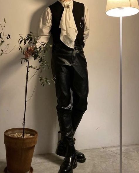 Steampunk Formal Men, Vampire Fashion Aesthetic Male, Victorian Gothic Aesthetic Outfit Men, Vampire Prom Outfit, Vamp Outfit Men, Vampire Aesthetic Clothes Male, 1800s French Fashion Men, Grunge Angelcore Outfits, Formal Pirate Outfit