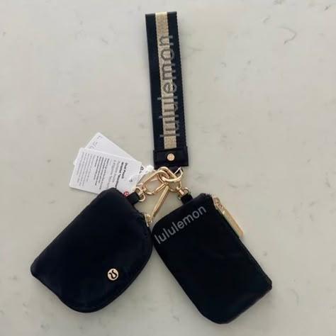 lululemon dual pouch wristlet Lulu Keychain, Lululemon Keychain, Lululemon Aesthetic, Lululemon Dual Pouch Wristlet, Lululemon Dual Pouch, Car Keychain Ideas, Dual Pouch Wristlet, Lululemon Collection, Car Vibes