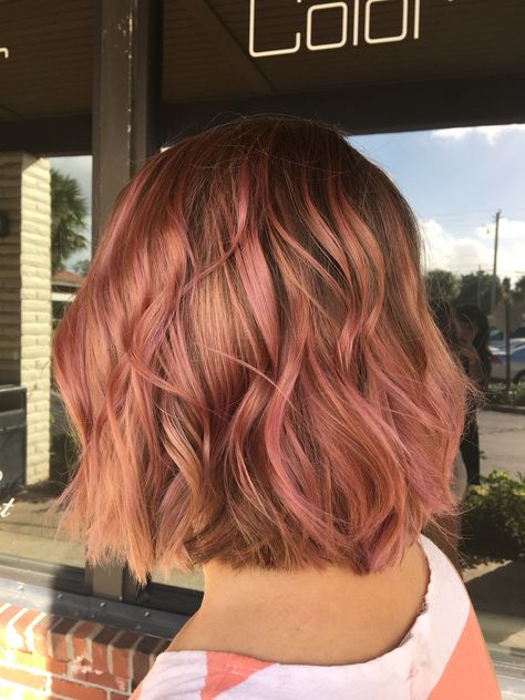 Rose Gold Tint Hair, Ginger Hair With Rose Gold Highlights, Short Brown Hair With Rose Gold Highlights, Rose Golf Hair, Rose Gold Balayage Short Hair, Rose Gold Hair Redhead, Rose Gold Hair Dark Roots, Rose Hold Hair, Short Hair Rose Gold