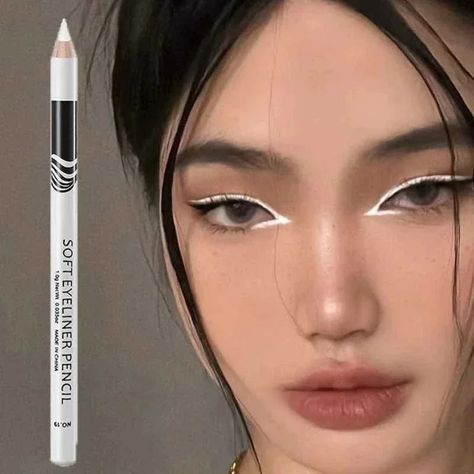 Eyeliner Stick, Eyes Liner, White Eyeliner Makeup, Eye Makeup Tools, Eyeshadow Pencil, Long Lasting Eyeliner, Eye Brightener, Cat Eye Makeup, White Eyeliner