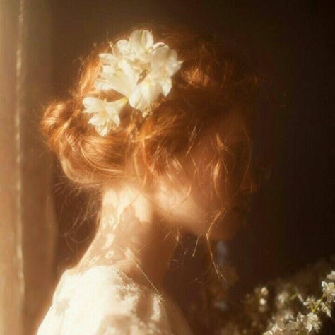 Sun Aesthetic, Eye Green, Flowers In Her Hair, Fotografi Vintage, Princess Aesthetic, Fantasy Aesthetic, 인물 사진, Trendy Wedding, Green Aesthetic